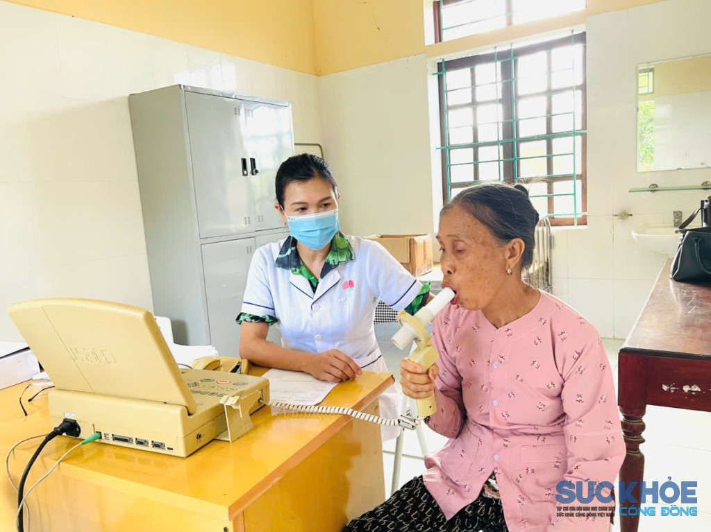 Khám bệnh tại xã Võ Miếu tỉnh Phú Thọ cho người dân sàng lọc Lao miễn phí (ảnh: TL)