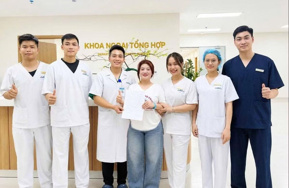 Bệnh nhân viết thư cảm ơn y bác sĩ khi được ra viện (Ảnh BVCC)