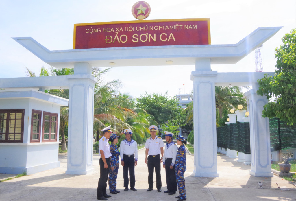 Giảng viên huấn luyện nội dung nhận dạng các chòm sao (Ảnh: PV)