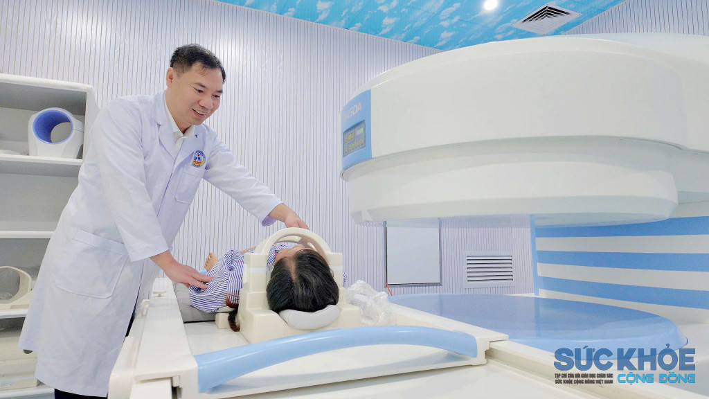 Bệnh nhân luôn được chăm sóc nhiệt tình và trải nghiệm hệ thống máy móc hiện đại (ảnh: TL)