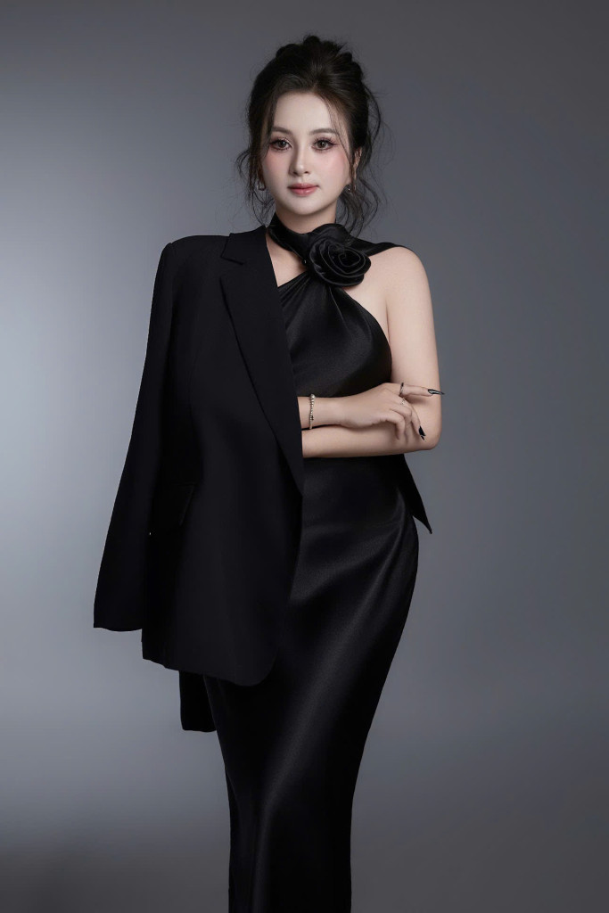 Hình ảnh thanh lịch, tự tin của Ms. Vũ Thị Vui - tinh thần của một người làm nghề vừa yêu cái đẹp, vừa hiểu giá trị của kỷ luật (Ảnh: BTC)