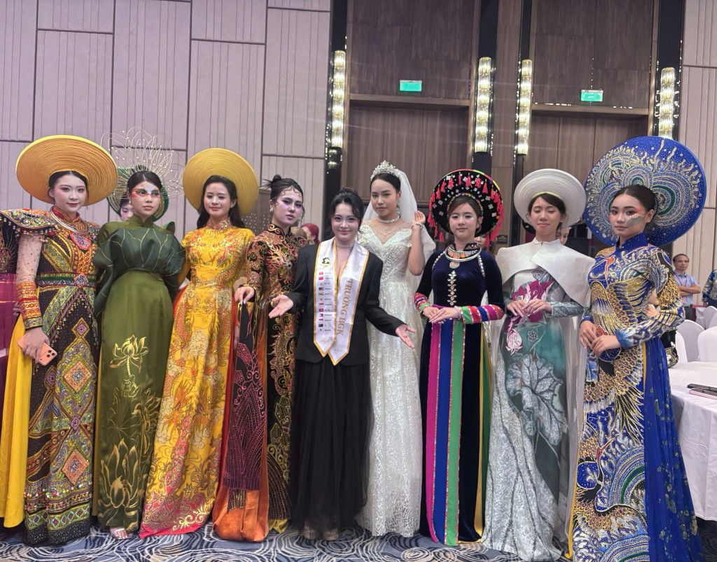 Thảo Nhi cùng các thí sinh và mẫu trình diễn - mỗi tạo hình là một lát cắt của thẩm mỹ, văn hóa và cảm xúc (Ảnh: BTC)