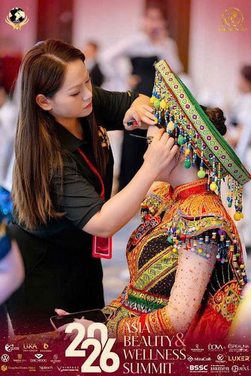Sau mỗi đường cọ là sự chỉn chu của một người làm nghề biết tôn trọng gương mặt, sân khấu và cảm xúc nhân vật (Ảnh: BTC)