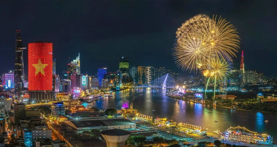 Giữ vai trò đầu tàu kinh tế của cả nước, Thành phố Hồ Chí Minh phải tạo ra những động lực tăng trưởng mới cho đất nước trong bối cảnh phát triển mới (Ảnh: TL)