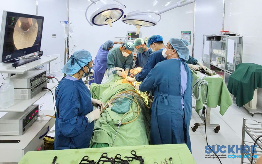 Ê-kíp Khoa Ngoại tổng hợp và Liên chuyên khoa đã chỉ định phẫu thuật cấp cứu (ảnh: TL)