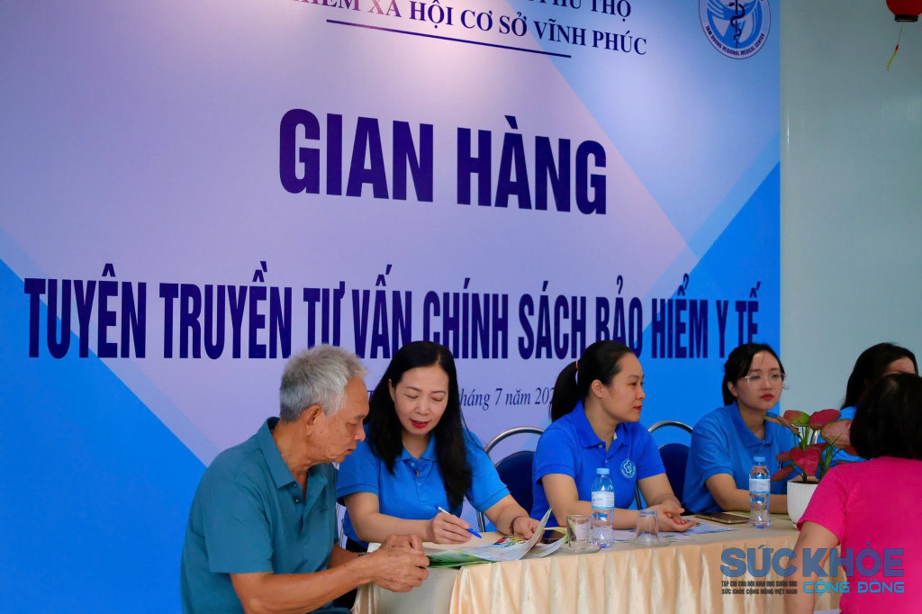 Gian hàng truyền thông tuyên truyền, phổ biến chính sách, pháp luật về bảo hiểm y tế (BHYT) và bảo hiểm xã hội (BHXH) (ảnh: TL)