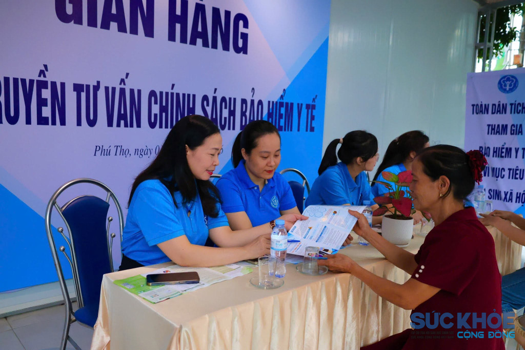 Gian hàng truyền thông tuyên truyền, phổ biến chính sách, pháp luật về bảo hiểm y tế (BHYT) và bảo hiểm xã hội (BHXH) (ảnh: TL)