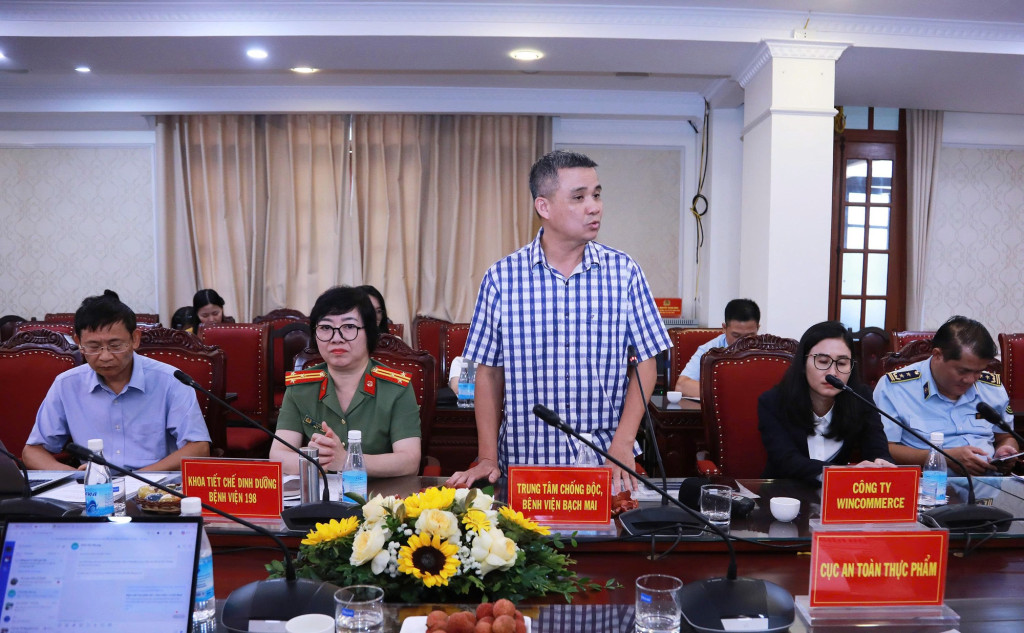 TS.BS Nguyễn Trung Nguyên - Giám đốc Trung tâm Chống độc, Bệnh viện Bạch Mai phát biểu tại tọa đàm (Ảnh: BTC)