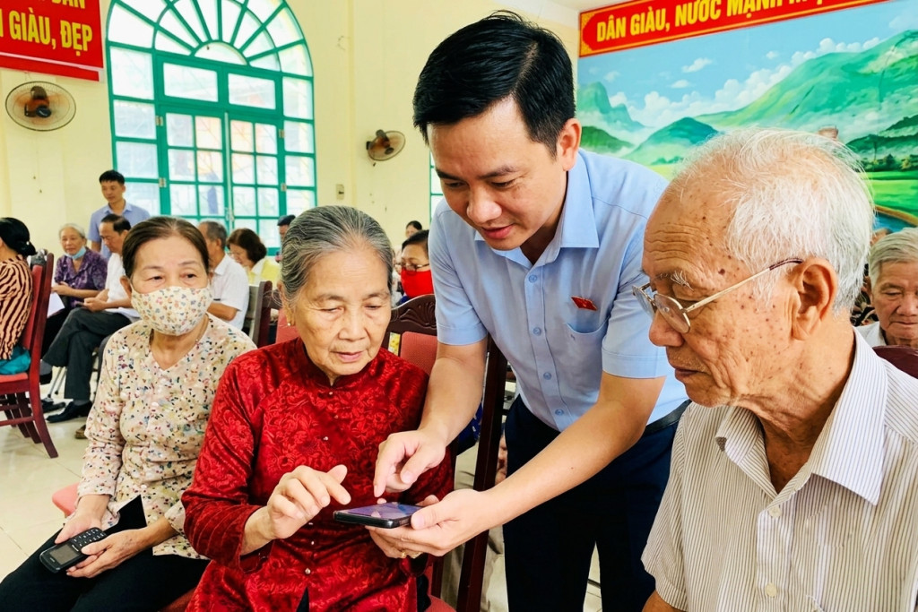 Đẩy mạnh tuyên truyền, phổ biến, hướng dẫn người cao tuổi và gia đình nâng cao kỹ năng nhận diện, phòng tránh lừa đảo.
