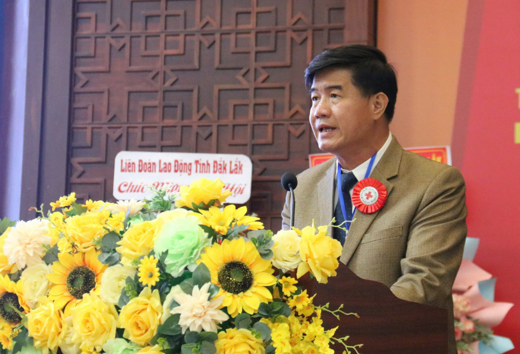 Phó Chủ tịch UBND tỉnh Nguyễn Thiên Văn phát biểu chỉ đạo tại Đại hội đại biểu Hội Chữ thập đỏ Việt Nam tỉnh Đắk Lắk lần thứ I, nhiệm kỳ 2026 - 2031 (Ảnh: Hội Chữ thập đỏ Việt Nam tỉnh Đắk Lắk)