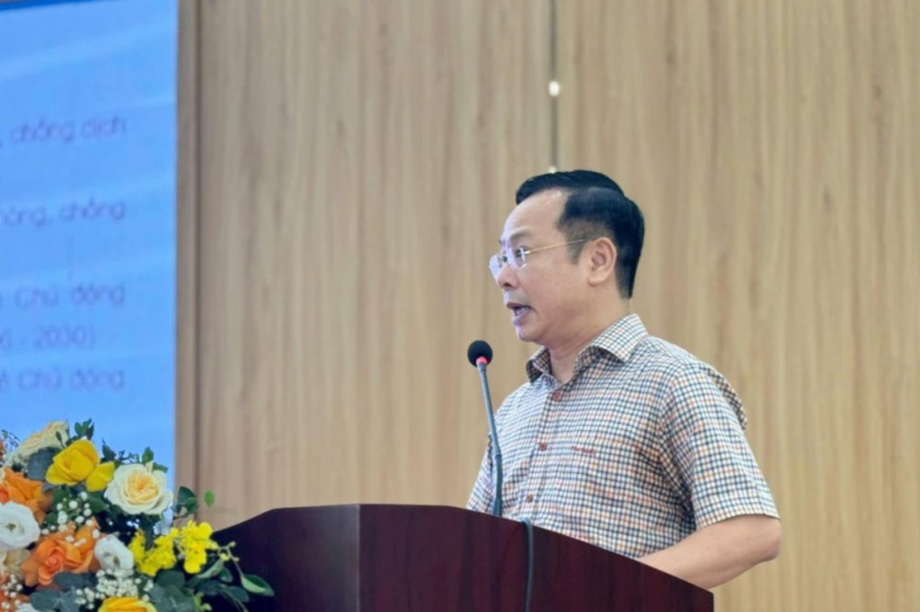 Giám đốc Trạm Y tế phường Khương Đình Nguyễn Minh Hải thông tin về công tác triển khai mô hình trên địa bàn phường (Ảnh: Mai Hoa)
