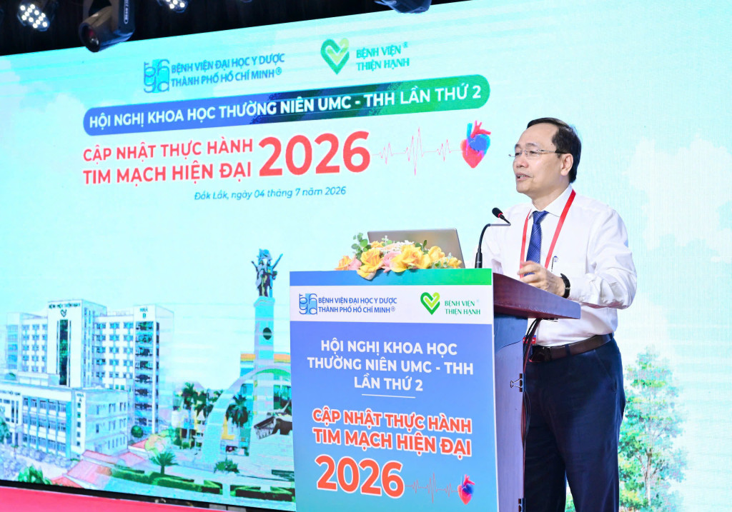 GS.TS.BS Trương Quang Bình - Chủ tịch Hội đồng Khoa học Bệnh viện Đại học Y Dược TP. Hồ Chí Minh chia sẻ tại Hội nghị (Ảnh: Nguyễn Tuấn)