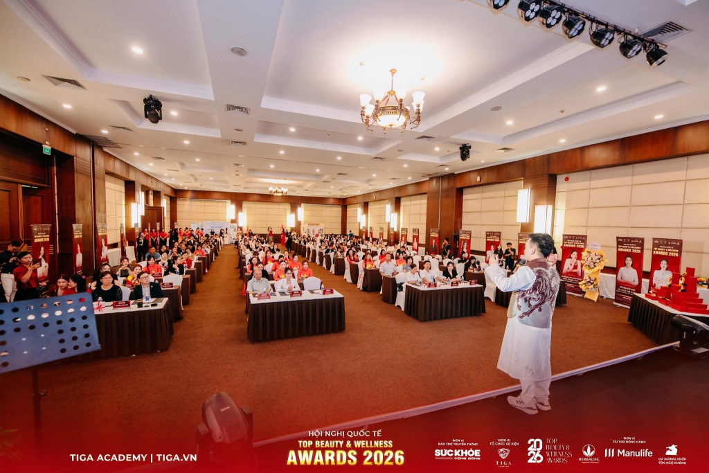CEO Trần Ngọc chia sẻ tại sự kiện Top Beauty & Wellness Awards 2026 ( ảnh BTC )