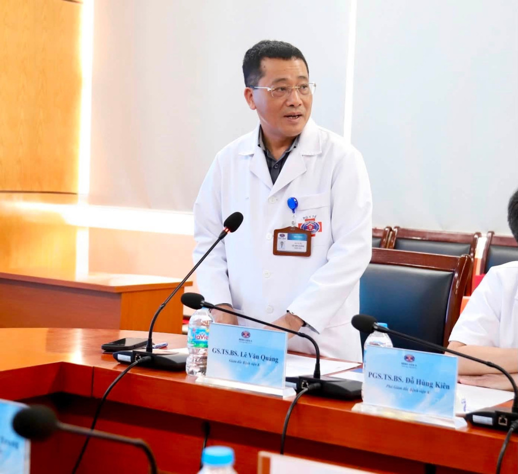 PGS.TS Lê Văn Quảng, Giám đốc Bệnh viện K, phát biểu tại lễ khai giảng khóa đào tạo phẫu thuật nội soi robot (Ảnh: BVCC)