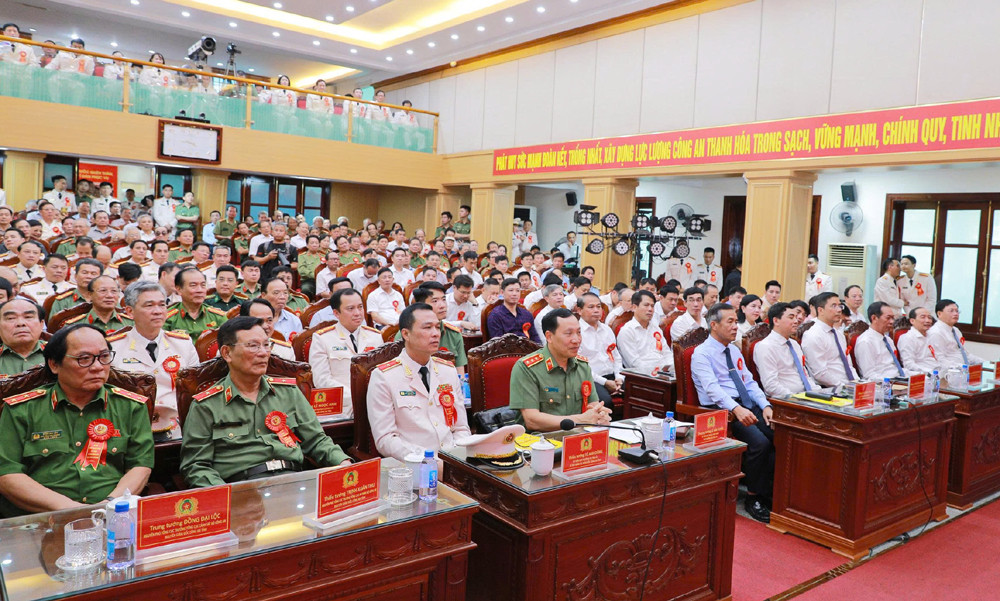 Các đại biểu tham dự buổi lễ 
