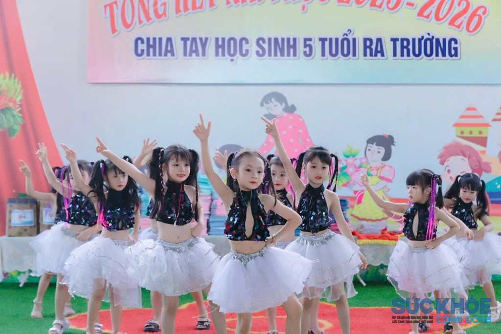 Học sinh Trường mầm non Chu Hoá tại lễ chia tay học sinh lớp 5 tuổi ra trường (ảnh: TL)