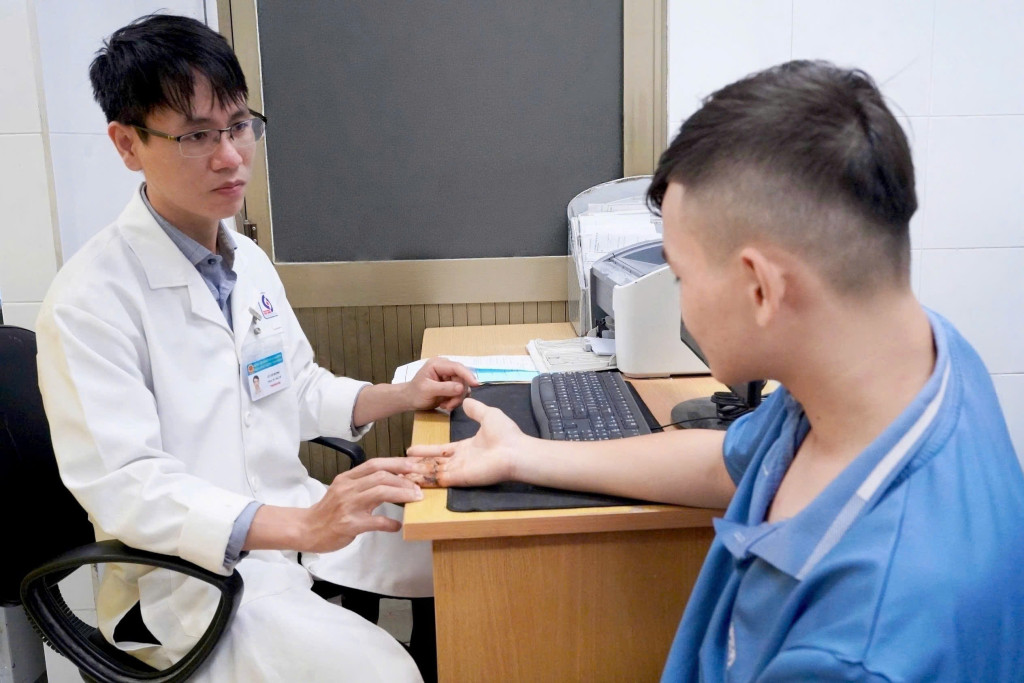 Người bệnh tái khám sau 2 tuần (Ảnh: BVCC)