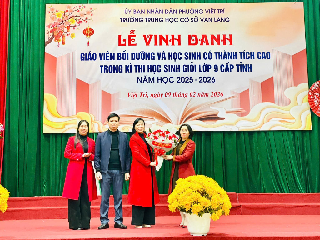 Lễ Vinh danh giáo viên bồi dưỡng và học sinh giỏi trong kỳ thi chọn học sinh giỏi lớp 9 (ảnh: TL)
