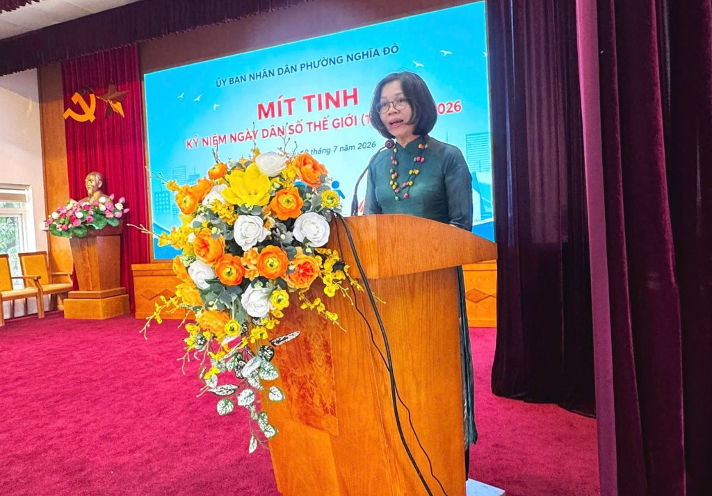 Ths.BS Nguyễn Hải Yến – Giám đốc Trạm Y tế phường Nghĩa Đô, Phó Trưởng ban Thường trực Ban Chỉ đạo công tác Dân số và Phát triển phường phát biểu (Ảnh: Trạm Y tế phường Nghĩa Đô)