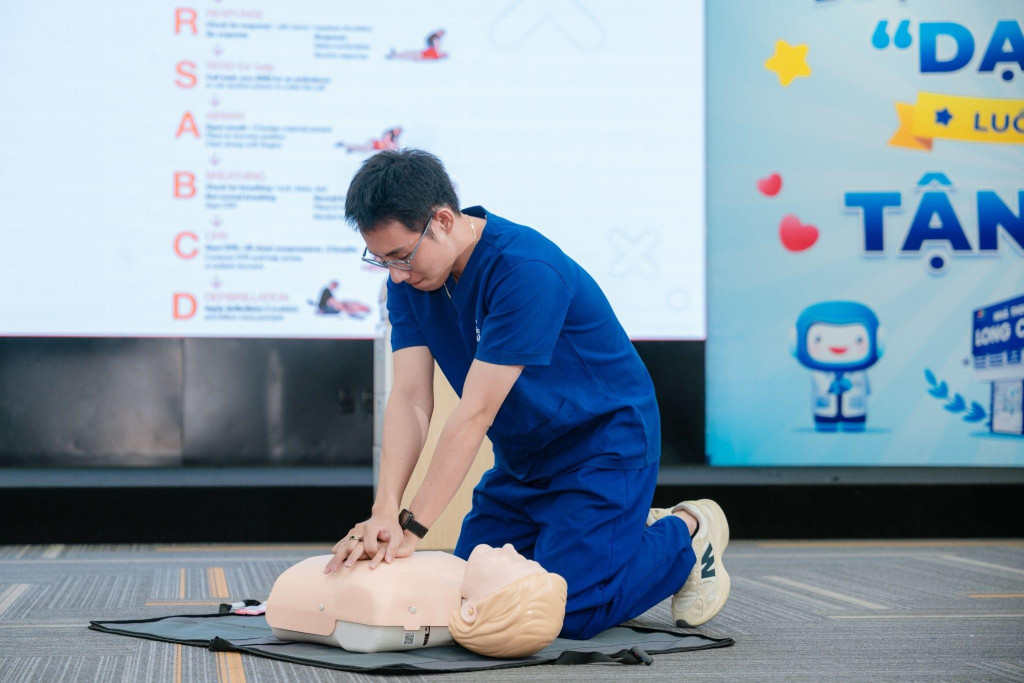 Đội ngũ y tế Long Châu được bảo chứng chuyên môn bởi các bệnh viện, tổ chức y tế hàng đầu. 