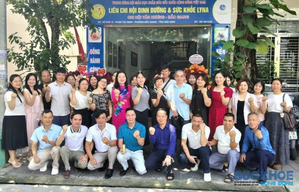 Các đại biểu chụp ảnh lưu niệm tại sự kiện (Ảnh : PV)