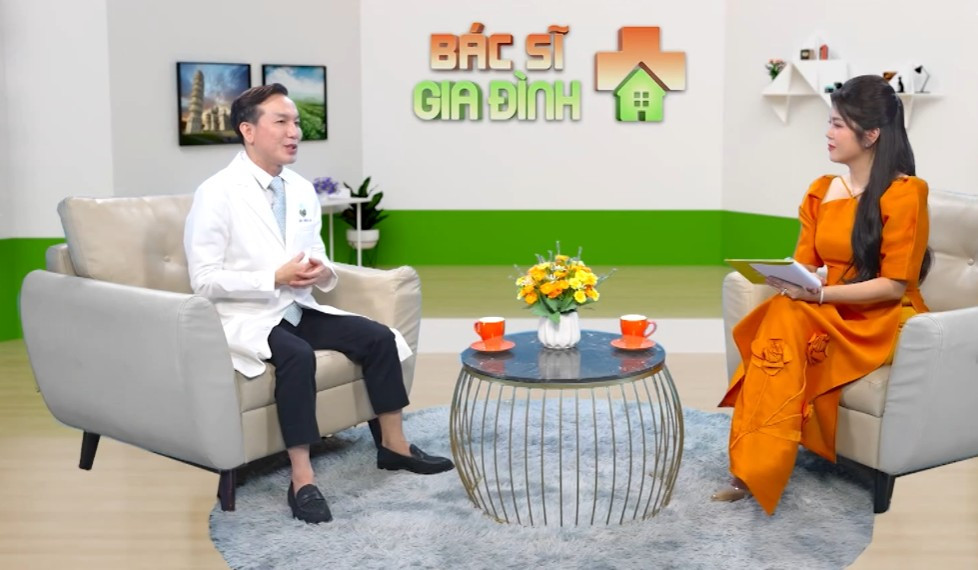 Tiến sĩ, Bác sĩ Lê Văn Hiền chia sẻ những lưu ý về chỉ định, quy trình và mức độ an toàn của thụ tinh trong ống nghiệm (IVF) tại chương trình Bác sĩ gia đình (Ảnh: Bee Comm)