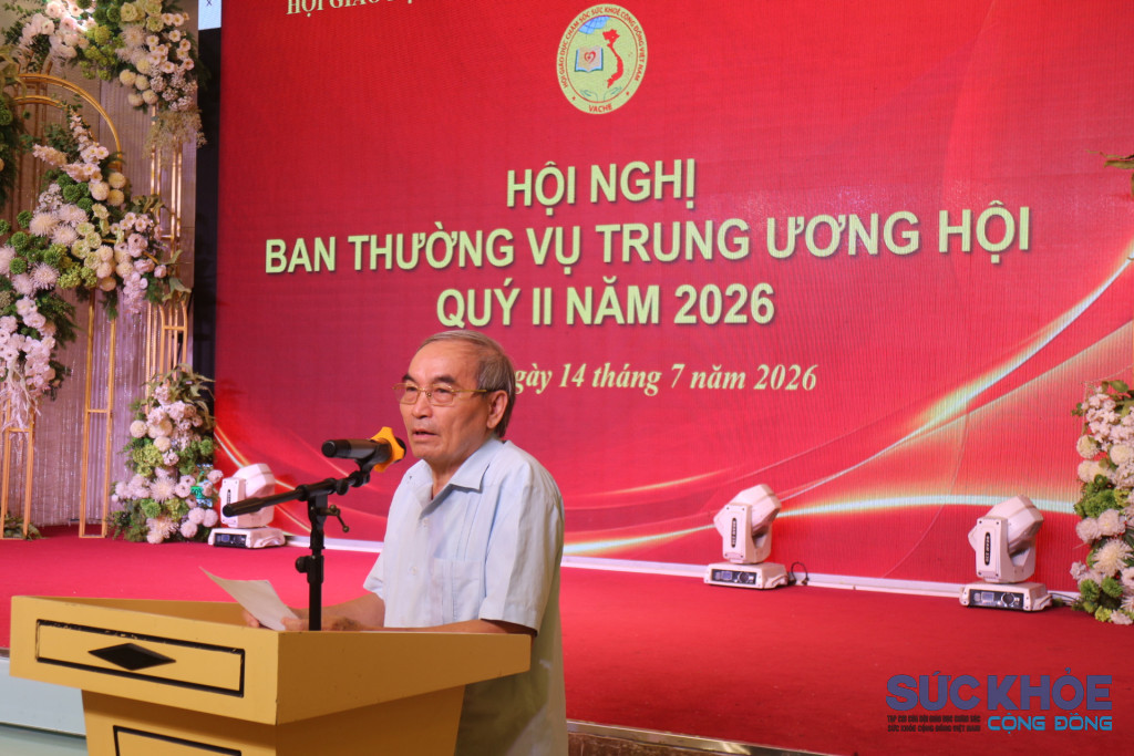 Đại tá Tạ Quang Vinh - Tổng Thư ký trình bày Báo cáo tóm tắt kết quả hoạt động 6 tháng đầu năm 2026, phương hướng nhiệm vụ 6 tháng cuối năm 2026 (Ảnh: PV)
