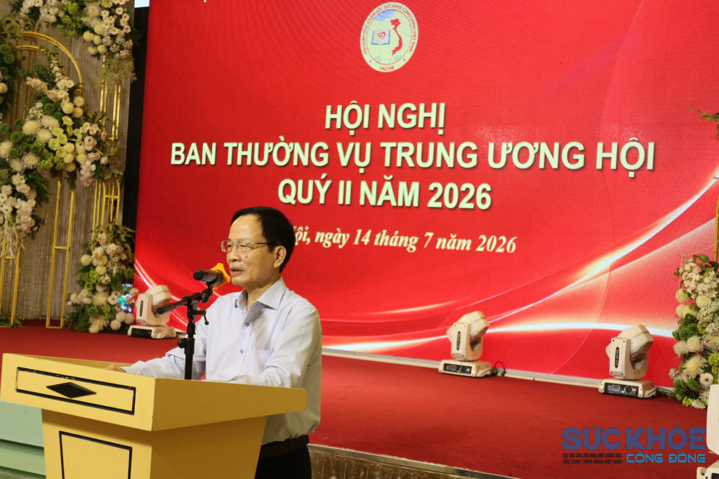 TS. Lê Đình Tiến - Phó Chủ tịch Hội trình bày Báo cáo của BCH khoá III trình Đại hội lần thứ IV của Hội