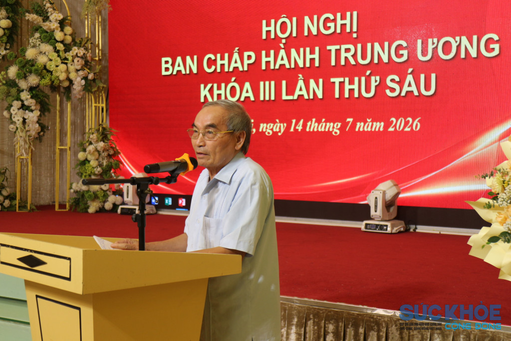 Đại tá Tạ Quang Vinh - Tổng Thư ký Hội đã trình bày Báo cáo tóm tắt sơ kết kết quả hoạt động 6 tháng đầu năm 2026, phương hướng, nhiệm vụ 6 tháng cuối năm 2026 (Ảnh: PV)