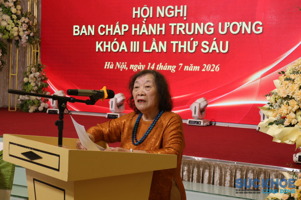 PGS.TS Nguyễn Thị Chính – Phó Chủ tịch Hội đã nêu Kế hoạch triển khai các hoạt động Văn hoá – Văn nghệ - Thể dục thể thao – Trưng bày giới thiệu sản phẩm và Ngày hội Chăm sóc sức khoẻ cộng đồng phục vụ Đại hội lần thứ IV (Ảnh: PV)
