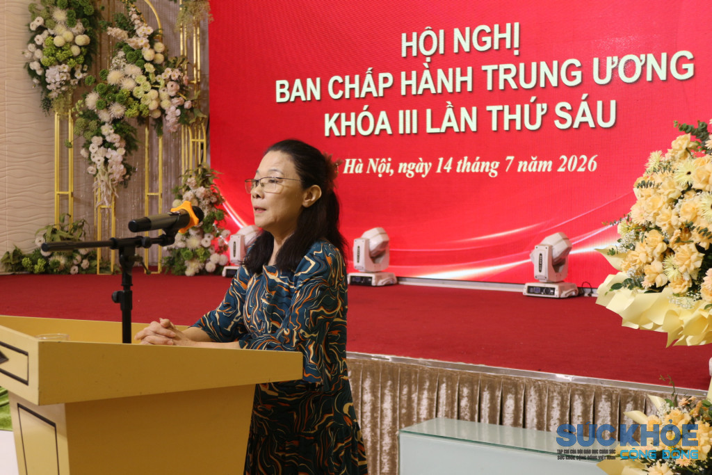 Bà Nguyễn Thị Bích Ngà – Phó Chủ tịch Hội chia sẻ hướng dẫn tổ chức Đại hội ở cơ sở (Ảnh: PV)