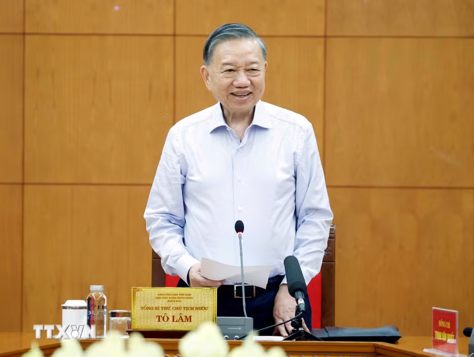 Tổng Bí thư, Chủ tịch nước Tô Lâm phát biểu tại buổi làm việc với đại diện Đảng ủy Chính phủ và các cơ quan liên quan về công tác phòng, chống bão, lũ, thiên tai cực đoan và biến đổi khí hậu từ nay đến hết năm 2026 (Ảnh: TTXVN)