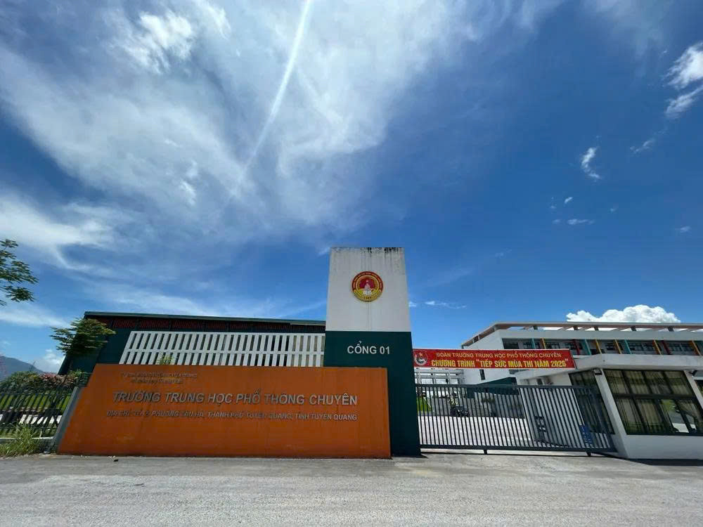 Trường THPT Chuyên Tuyên Quang