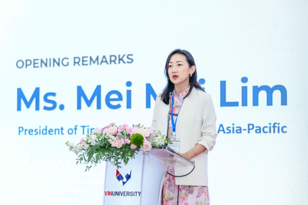 Bà Mei Mei Lim, Chủ tịch khu vực Châu Á - Thái Bình Dương (APAC) của tổ chức xếp hạng Times Higher Education (THE) phát biểu khai mạc chương trình.