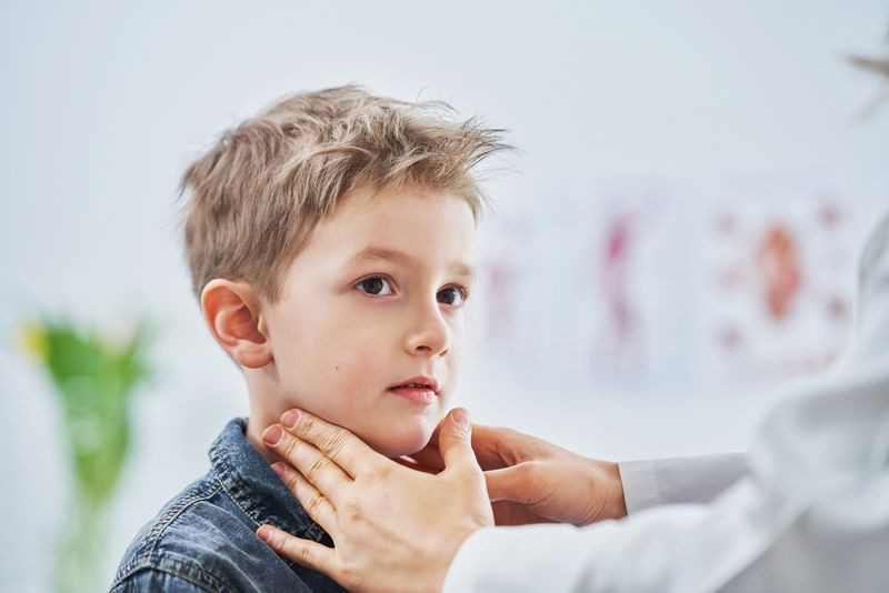 Ngay khi có các dấu hiệu nghi ngờ quai bị, người bệnh cần được đưa đến cơ sở y tế ngay (Ảnh: Sưu tầm)