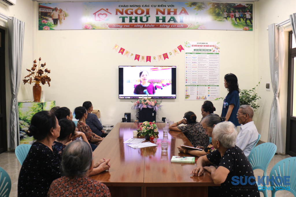 Xã Quốc Oai (Hà Nội) đã chủ động xây dựng và triển khai thí điểm Cơ sở chăm sóc người cao tuổi ban ngày tại Điểm Y tế Thạch Thán (Ảnh: PV)