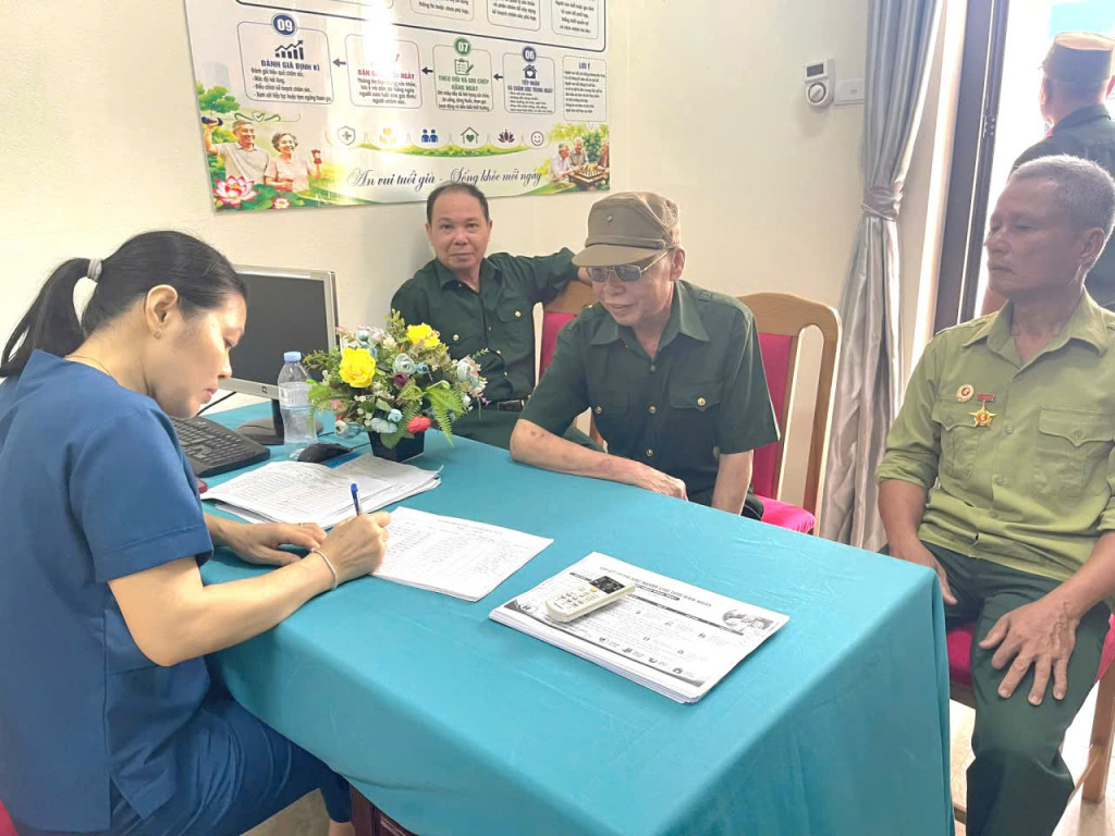 Hội Cựu chiến binh cũng đến để tham gia nghe tư vấn (Ảnh: Cơ sở chăm sóc người cao tuổi ban ngày)