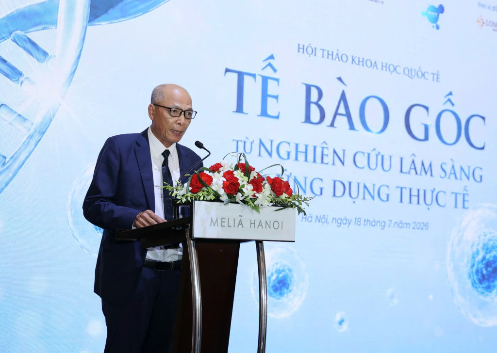 TS.BS.CKII Nguyễn Tiến Dũng, Viện trưởng Viện Nghiên cứu và ứng dụng công nghệ tế bào phát biểu tại hội thảo (Ảnh: VGP)