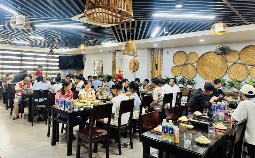 Từ 1/8/2026, UBND các xã, phường, đặc khu trên địa bàn TP. Hồ Chí Minh sẽ cấp giấy chứng nhận cơ sở đủ điều kiện an toàn thực phẩm đối với các cơ sở kinh doanh dịch vụ ăn uống (Ảnh minh hoạ)