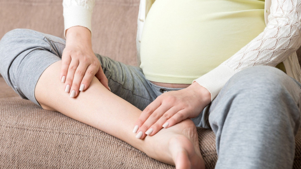 Bầu bị chuột rút bắp chân (Ảnh: Sưu tầm)