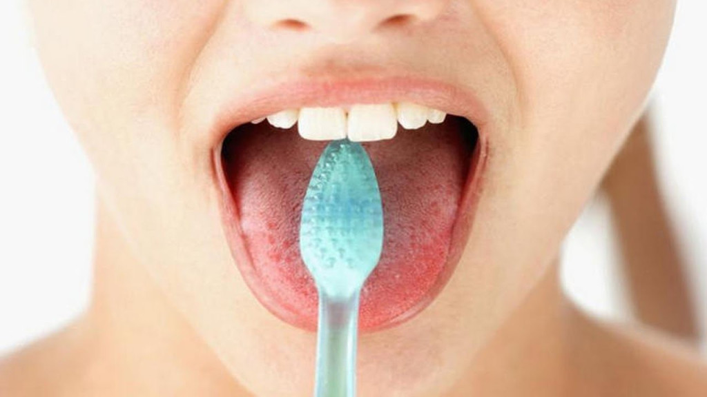 Chải lưỡi mỗi khi đánh răng (Ảnh: Sưu tầm)