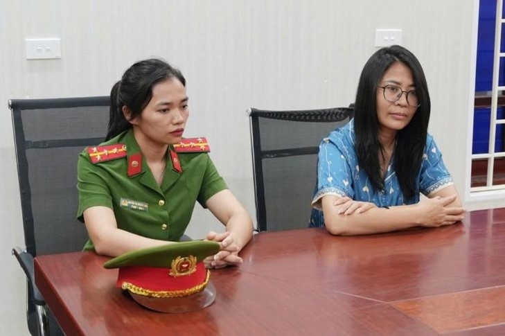 Công an làm việc với các đối tượng (Ảnh: Công an cung cấp)