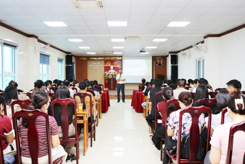 CDC Hà Tĩnh tổ chức lớp tập huấn tư vấn xét nghiệm HIV tại cộng đồng (Ảnh: CDC Hà Tĩnh)