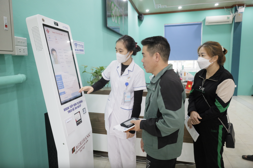 Kiosk tiếp nhận khám chữa bệnh tự động có sử dụng CCCD gắn chíp tại trạm