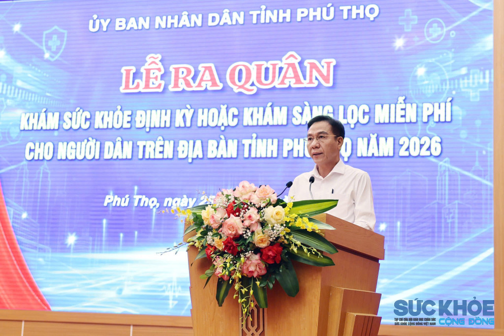 Các đại biểu thực hiện nghi thức ấn nút phát động Lễ ra quân khám sức khỏe toàn dân (ảnh: HT)