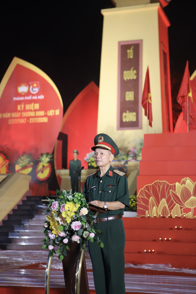 Trung tướng Hoàng Khánh Hưng, Chủ tịch Hội Hỗ trợ gia đình liệt sĩ Việt Nam phát biểu khai mạc chương trình (Ảnh: BTC)