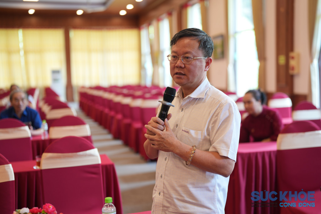 ông Vũ Huy Văn – Phó Vụ trưởng Vụ Tham mưu tổng hợp, Văn phòng Trung ương Đảng đóng góp ý kiến