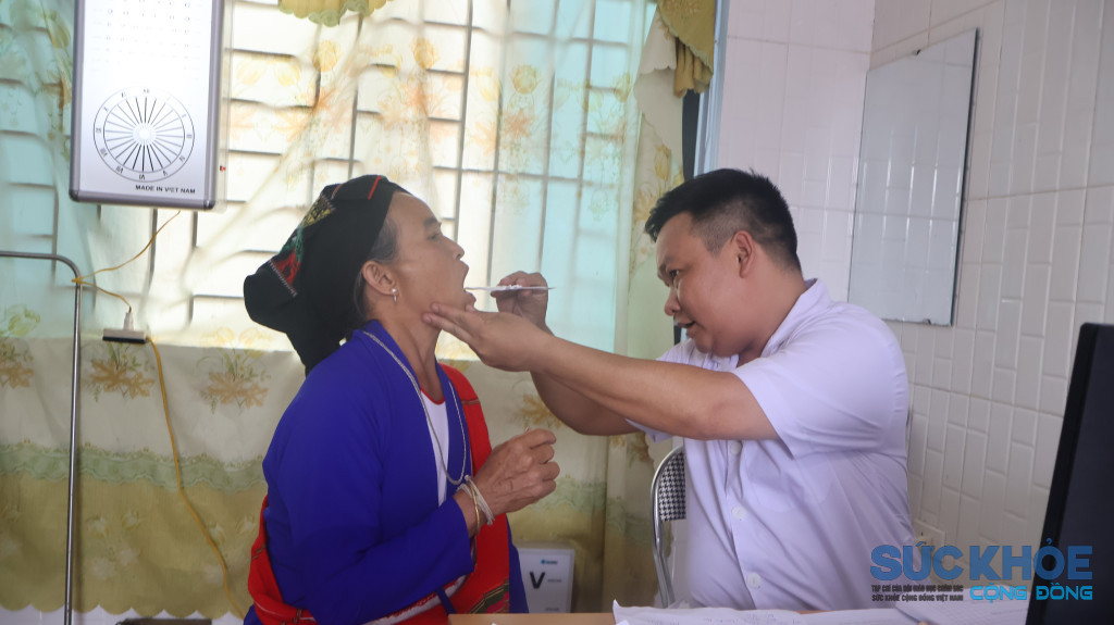 Công tác kiểm tra khám cho người dân được y bác sĩ phục vụ tân tình (ảnh: TL)