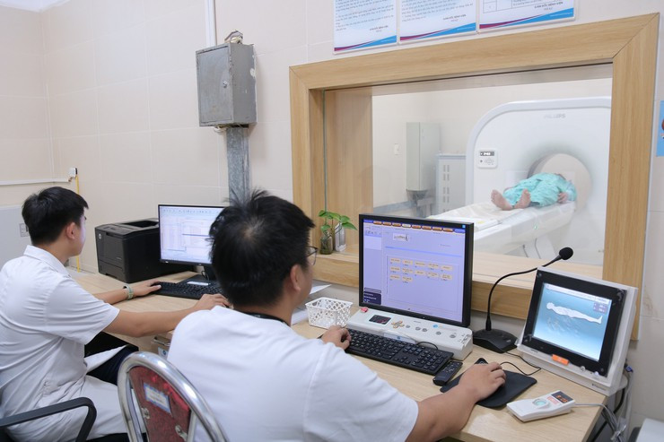 Phát triển dịch vụ khám chữa bệnh theo yêu cầu gắn với bảo đảm quyền lợi người bệnh, công bằng trong tiếp cận dịch vụ, minh bạch về giá và tuân thủ quy định pháp luật (Ảnh: Sở Y tế TP. Hà Nội)