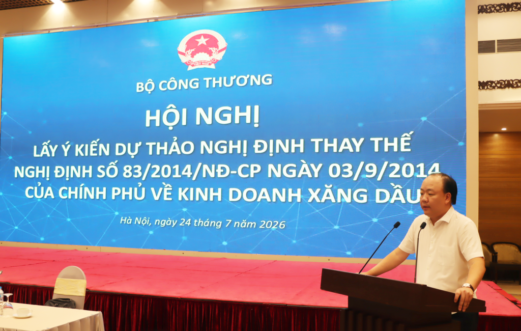 Ông Trần Hữu Linh, Cục trưởng Cục Quản lý và Phát triển thị trường trong nước phát biểu tại Hội nghị